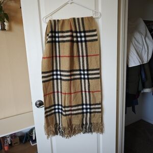woman pocket scarf